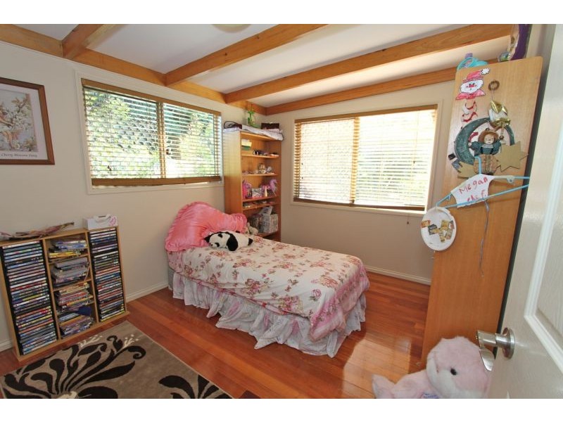 6 Arthur St, Woody Point QLD 4019