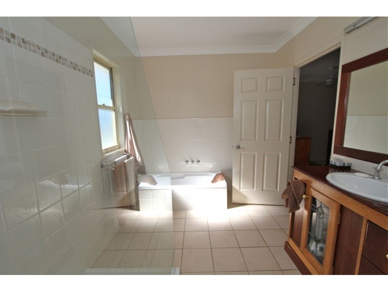 6 Arthur St, Woody Point QLD 4019