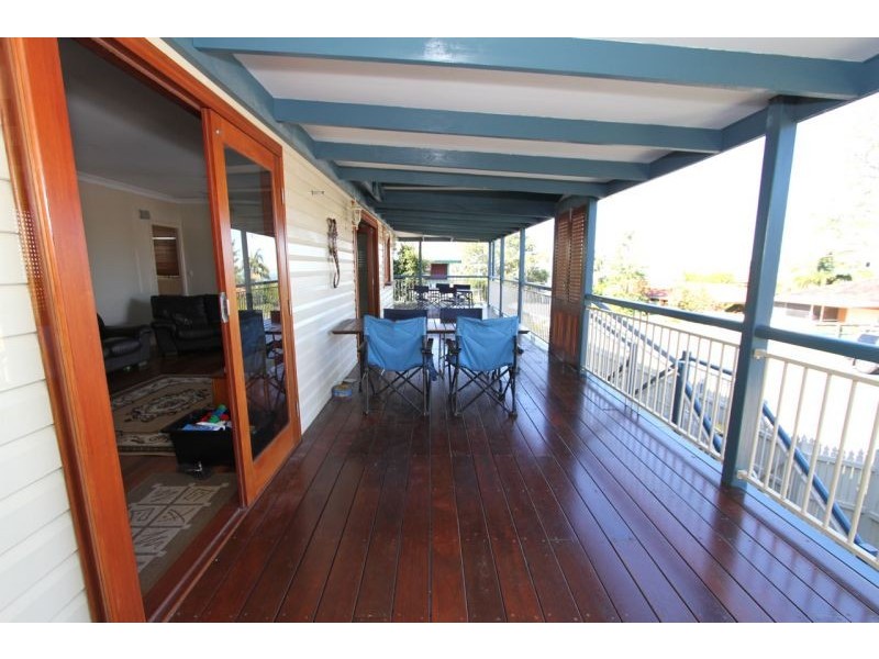 6 Arthur St, Woody Point QLD 4019