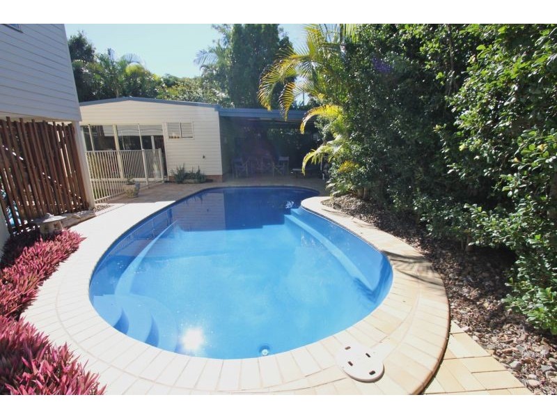 6 Arthur St, Woody Point QLD 4019