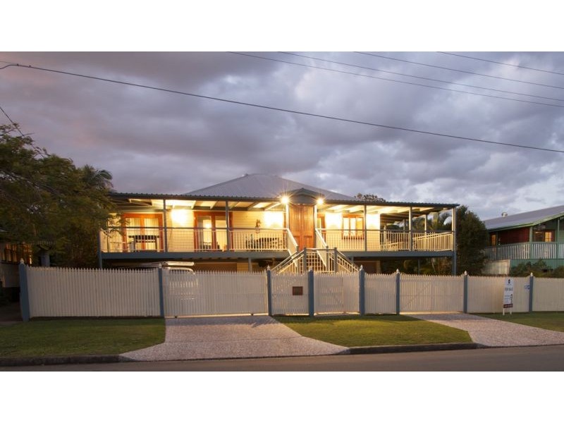 6 Arthur St, Woody Point QLD 4019