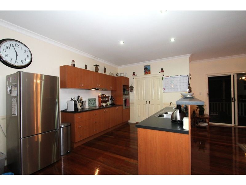 860 Clear Mountain Rd, Cashmere QLD 4500