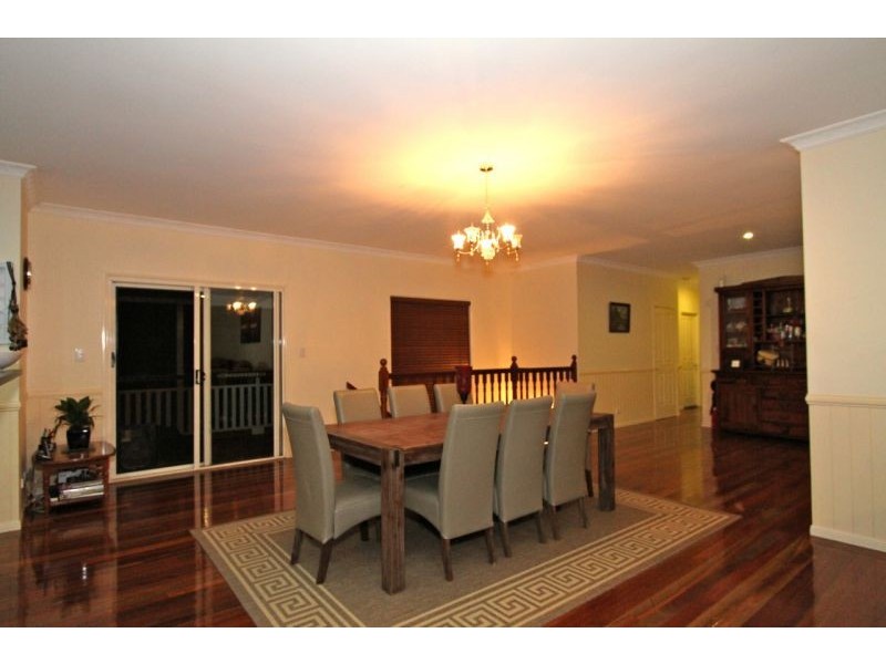 860 Clear Mountain Rd, Cashmere QLD 4500