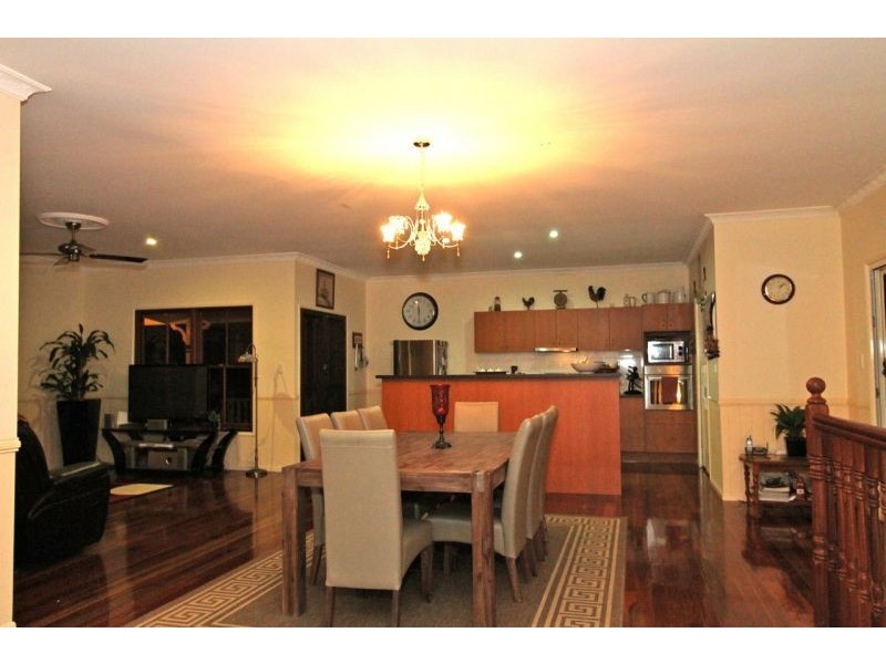 860 Clear Mountain Rd, Cashmere QLD 4500