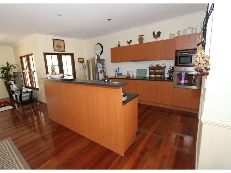 860 Clear Mountain Rd, Cashmere QLD 4500