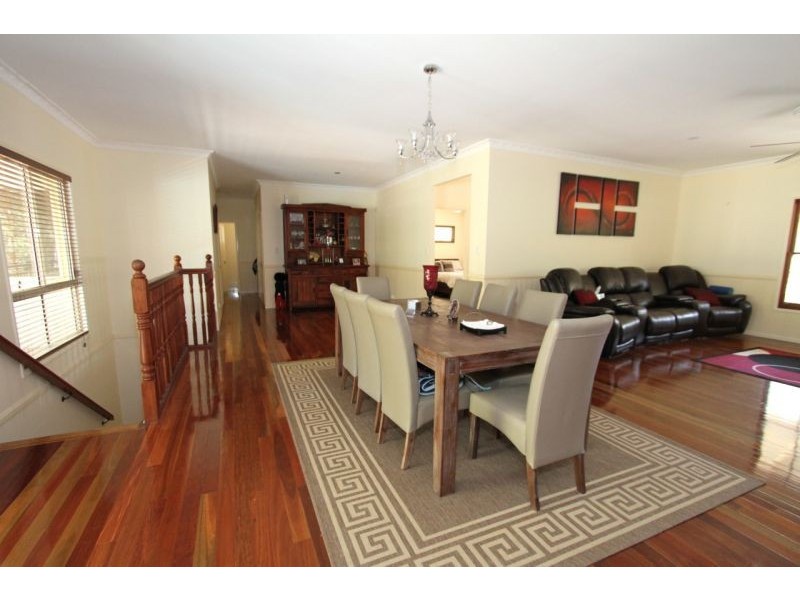 860 Clear Mountain Rd, Cashmere QLD 4500