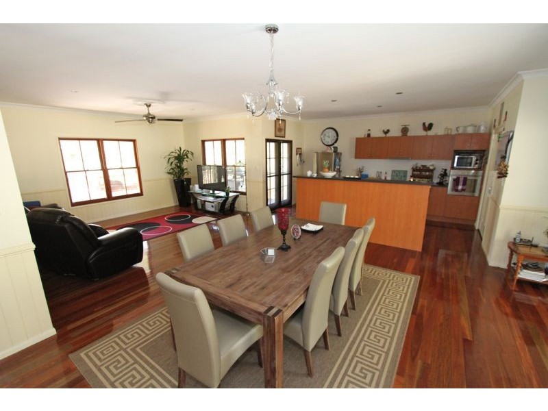 860 Clear Mountain Rd, Cashmere QLD 4500