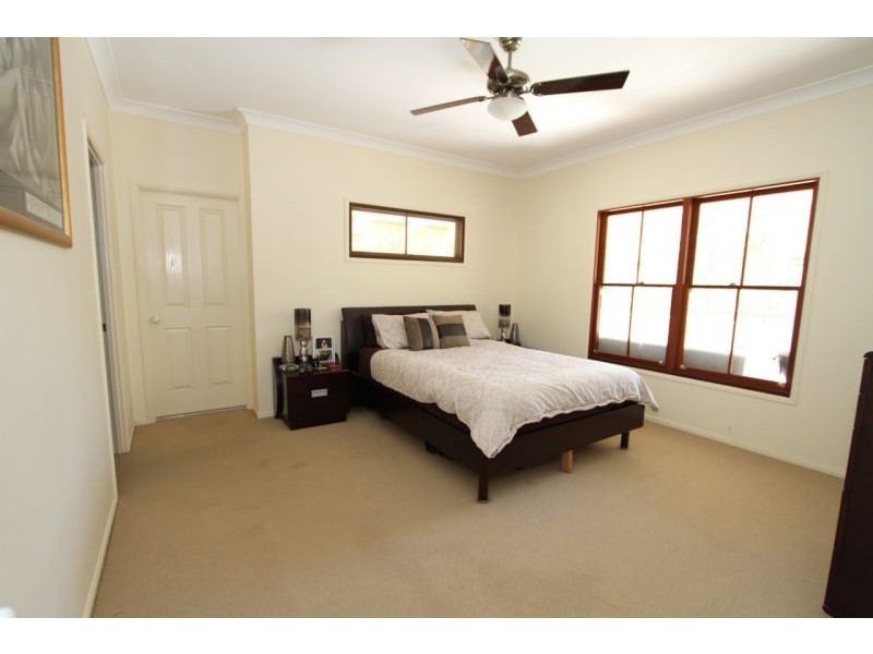 860 Clear Mountain Rd, Cashmere QLD 4500