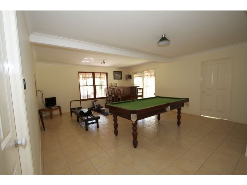 860 Clear Mountain Rd, Cashmere QLD 4500