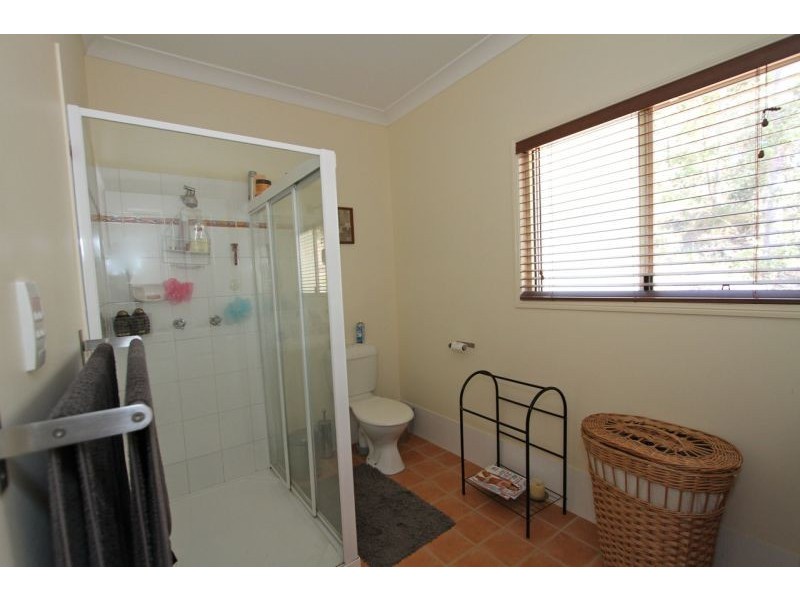 860 Clear Mountain Rd, Cashmere QLD 4500