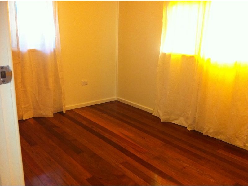 22 Amott Street, Stafford Heights QLD 4053