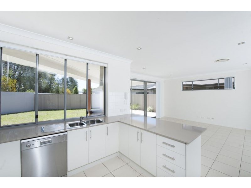 11 Fleetwood Ct, Helensvale QLD 4212