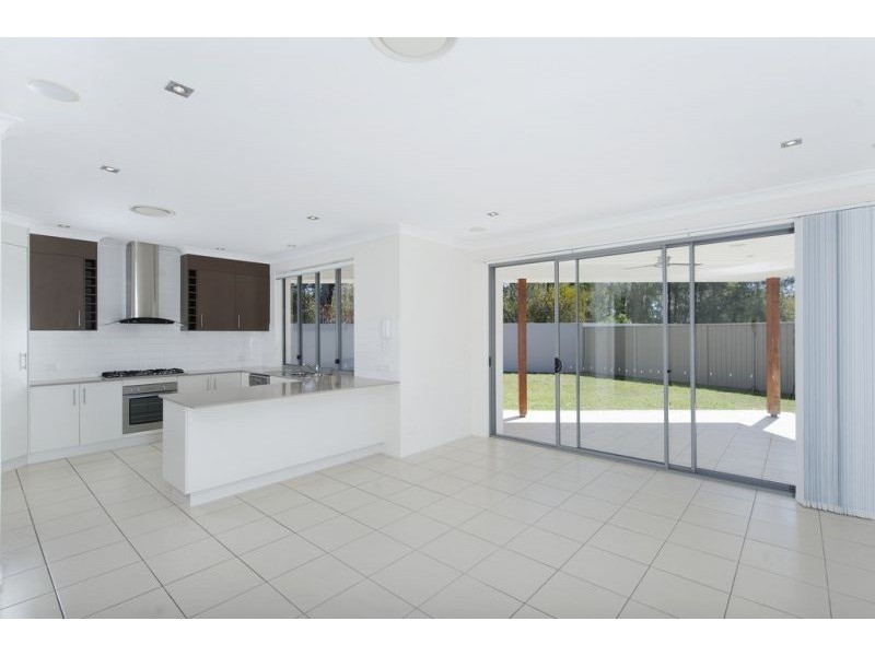 11 Fleetwood Ct, Helensvale QLD 4212