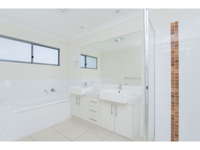 11 Fleetwood Ct, Helensvale QLD 4212