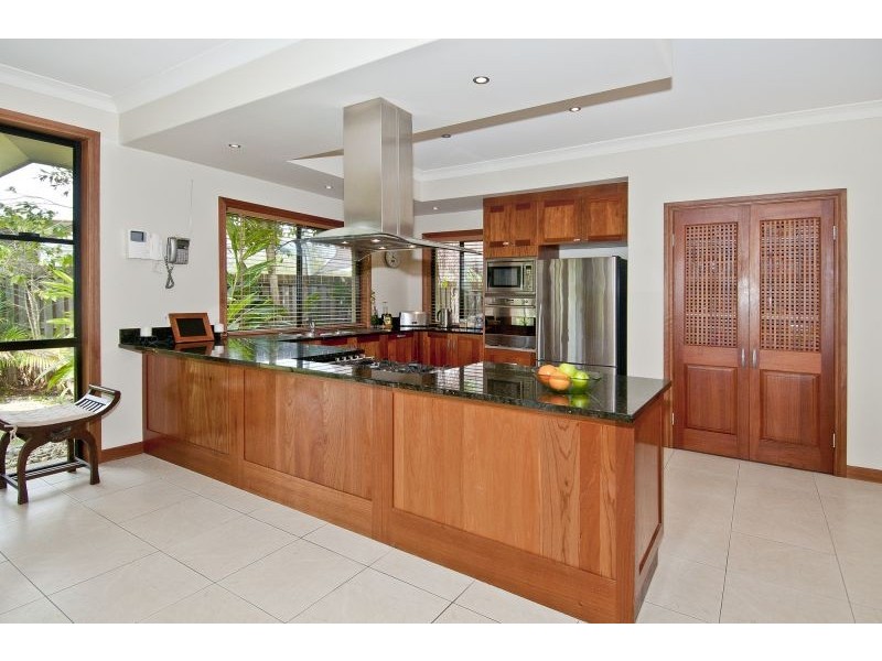 6 Riverside, Windaroo QLD 4207