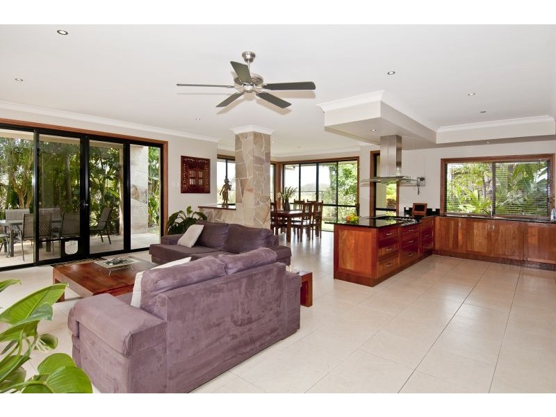 6 Riverside, Windaroo QLD 4207