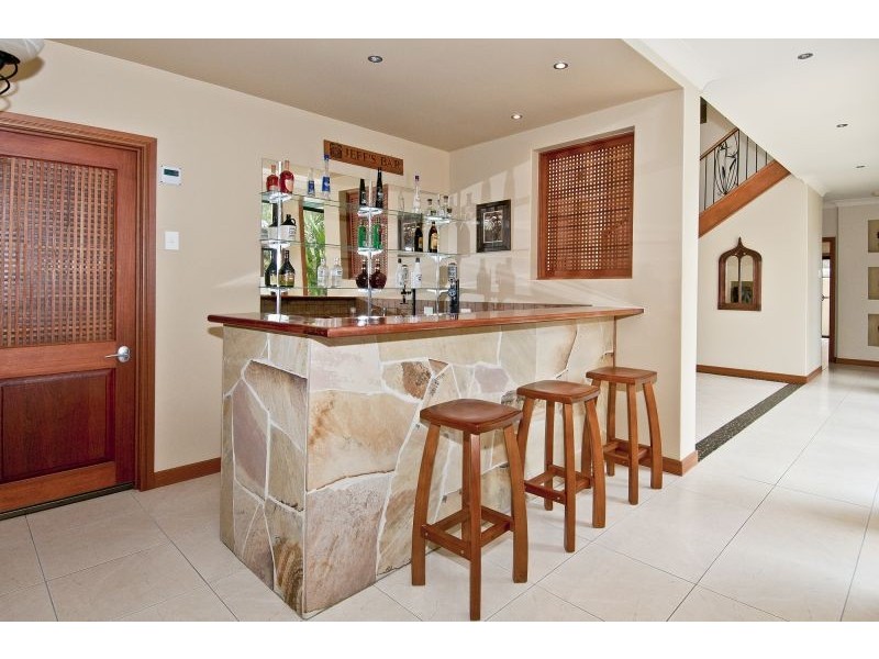 6 Riverside, Windaroo QLD 4207