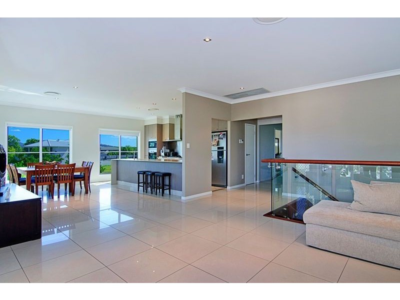 1 Onshore Pl, Helensvale QLD 4212