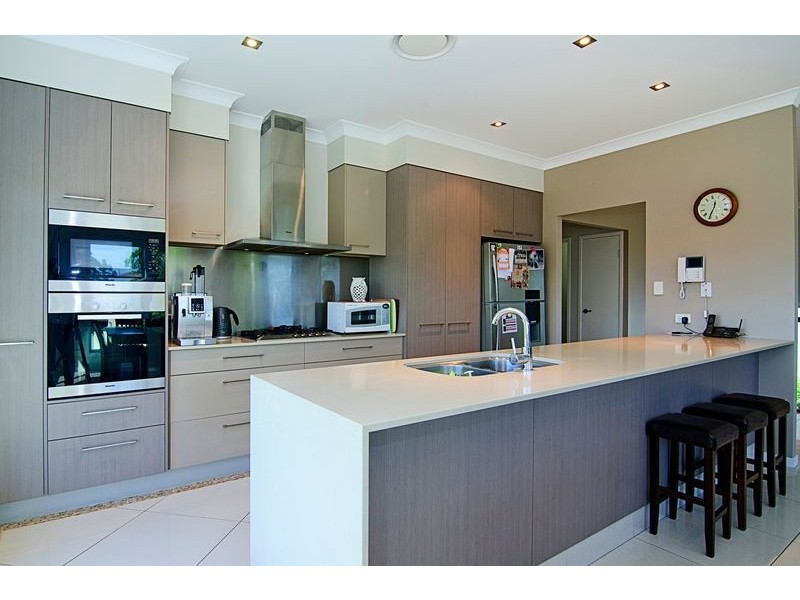 1 Onshore Pl, Helensvale QLD 4212