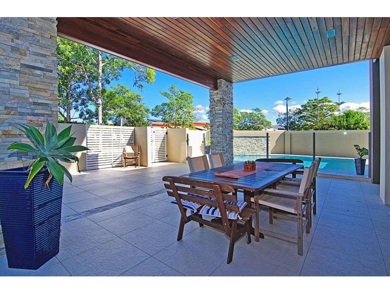 1 Onshore Pl, Helensvale QLD 4212