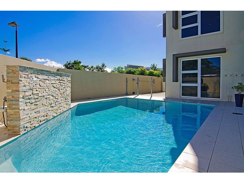 1 Onshore Pl, Helensvale QLD 4212