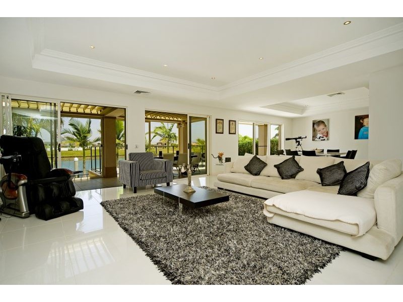 1663 Riverdale Dr, Hope Island QLD 4212