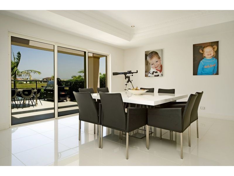 1663 Riverdale Dr, Hope Island QLD 4212