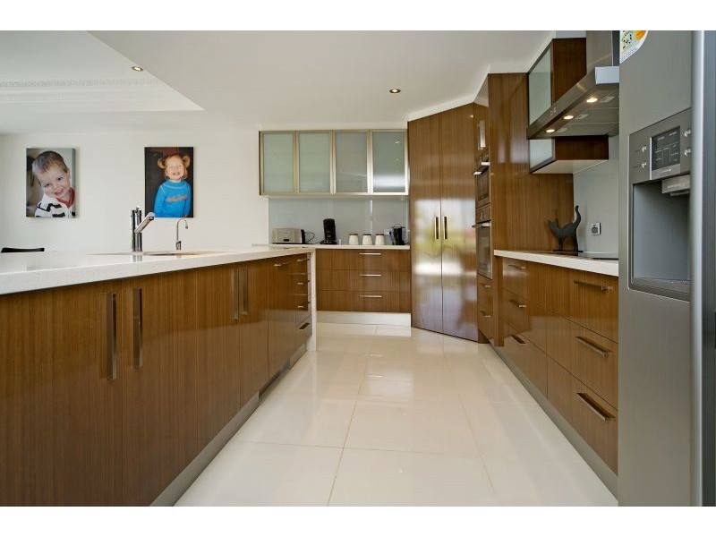 1663 Riverdale Dr, Hope Island QLD 4212