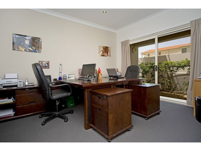 1663 Riverdale Dr, Hope Island QLD 4212