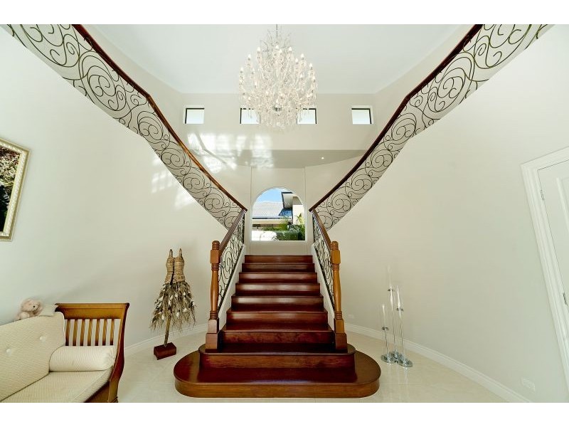 2506 Cressbrook Dr, Hope Island QLD 4212