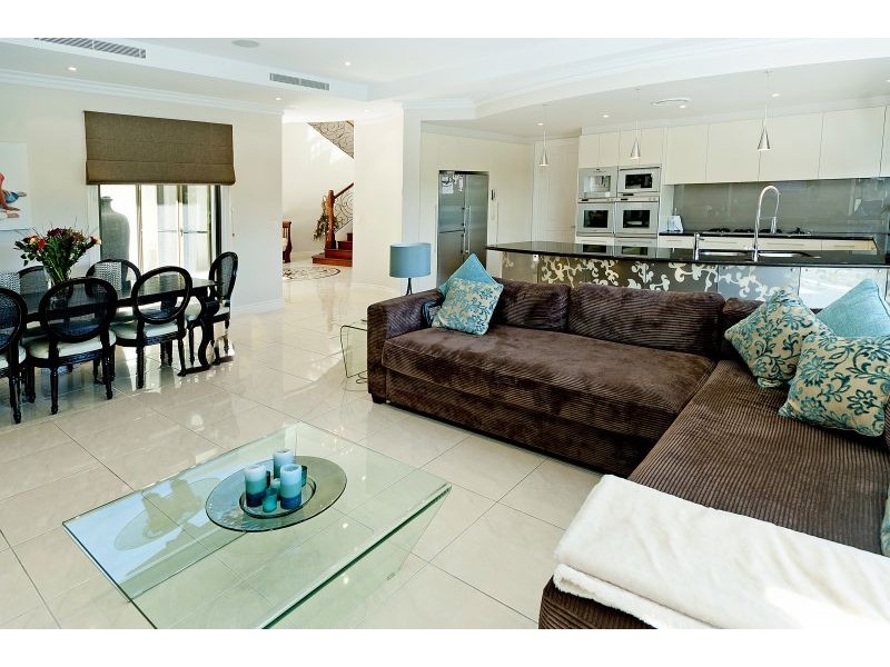 2506 Cressbrook Dr, Hope Island QLD 4212