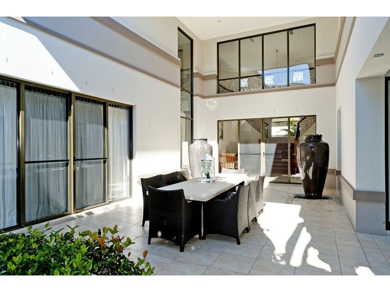 2506 Cressbrook Dr, Hope Island QLD 4212
