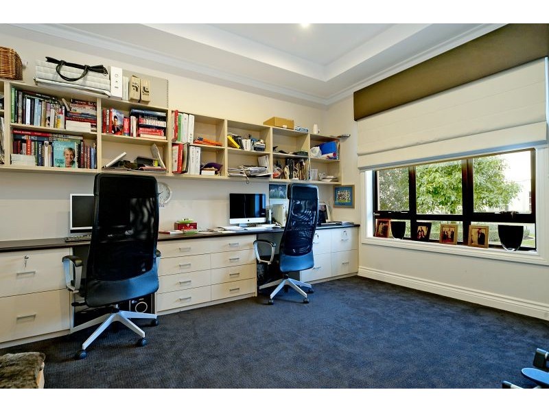 2506 Cressbrook Dr, Hope Island QLD 4212