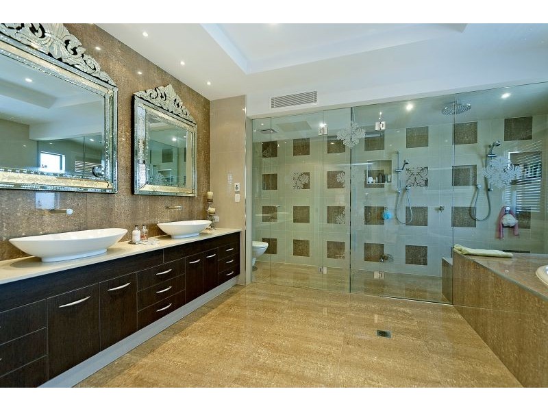 2506 Cressbrook Dr, Hope Island QLD 4212