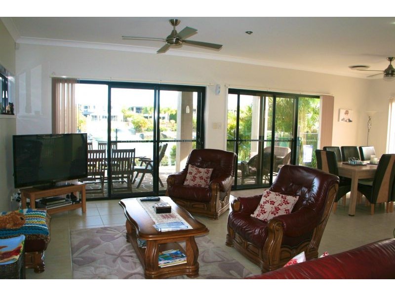 4 Coomera Ct, Helensvale QLD 4212