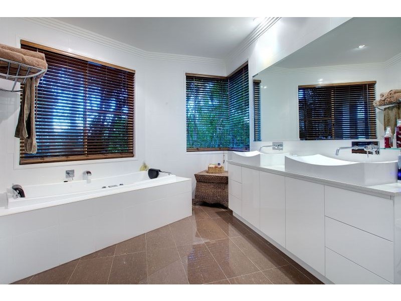 1033 Rosebank Way, Hope Island QLD 4212