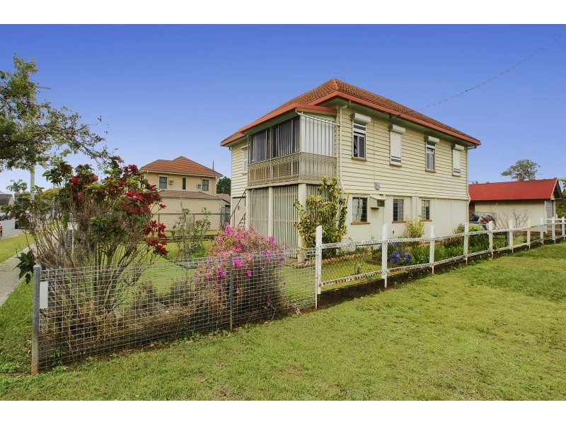 27 Rock Street, Scarborough QLD 4020
