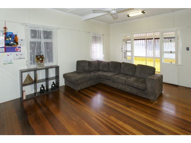 27 Rock Street, Scarborough QLD 4020