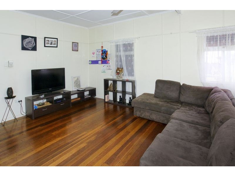 27 Rock Street, Scarborough QLD 4020