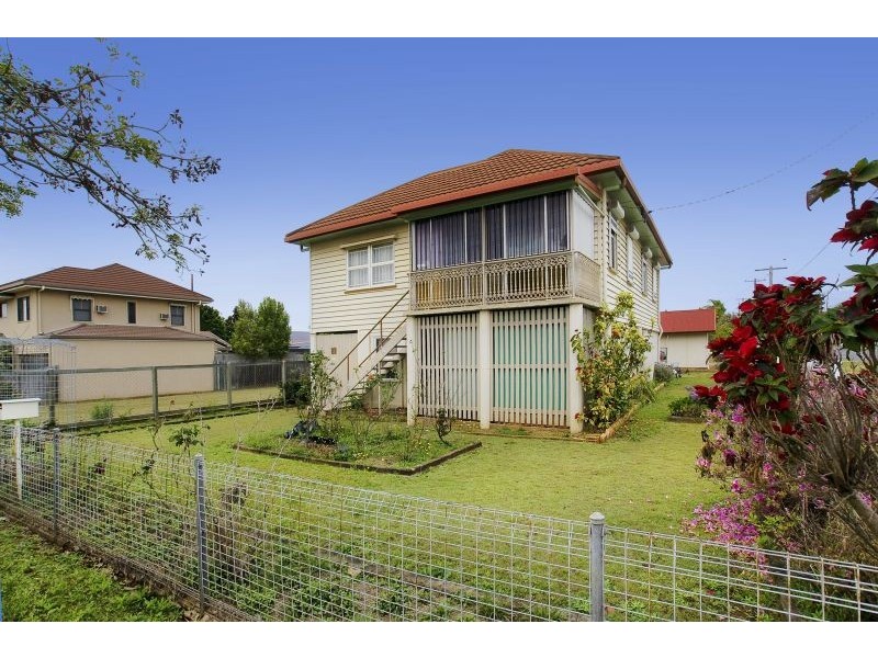 27 Rock Street, Scarborough QLD 4020