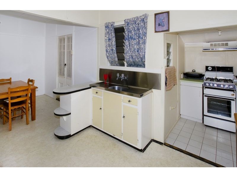 27 Rock Street, Scarborough QLD 4020