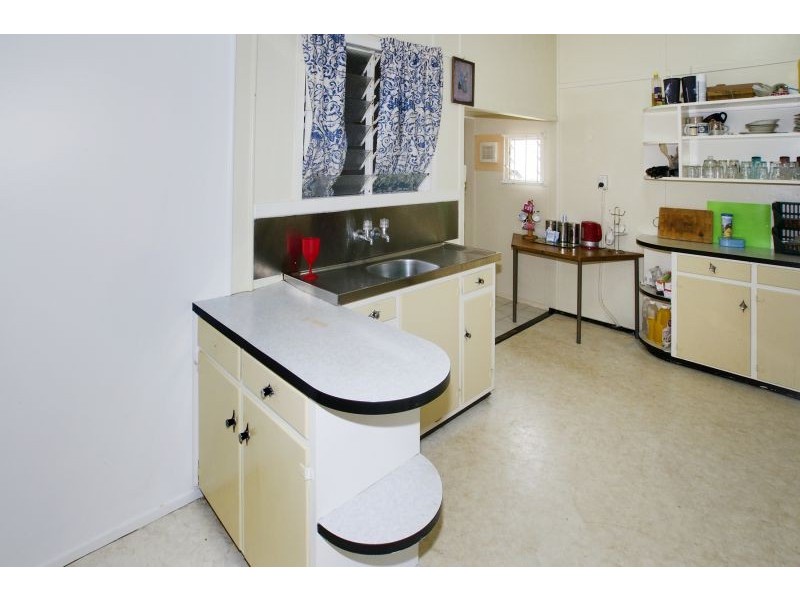 27 Rock Street, Scarborough QLD 4020