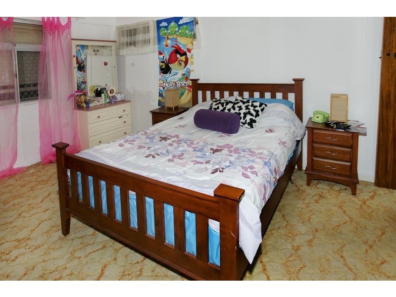 27 Rock Street, Scarborough QLD 4020