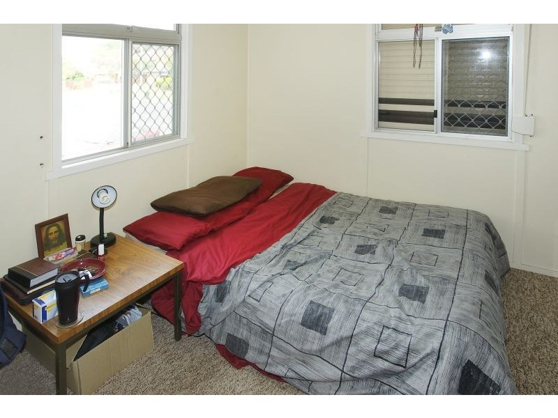 27 Rock Street, Scarborough QLD 4020