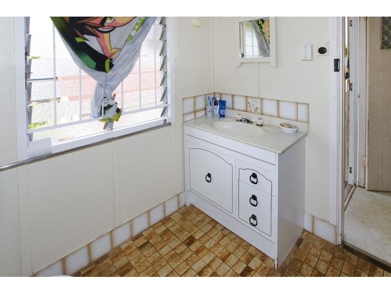 27 Rock Street, Scarborough QLD 4020