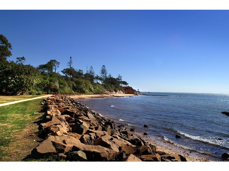 27 Rock Street, Scarborough QLD 4020