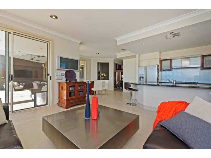 21 Oystercove Prom, Helensvale QLD 4212