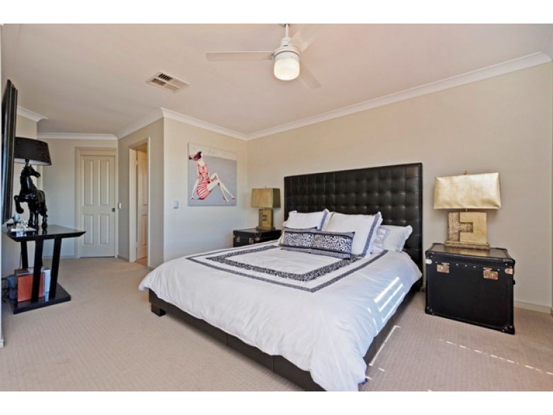 21 Oystercove Prom, Helensvale QLD 4212