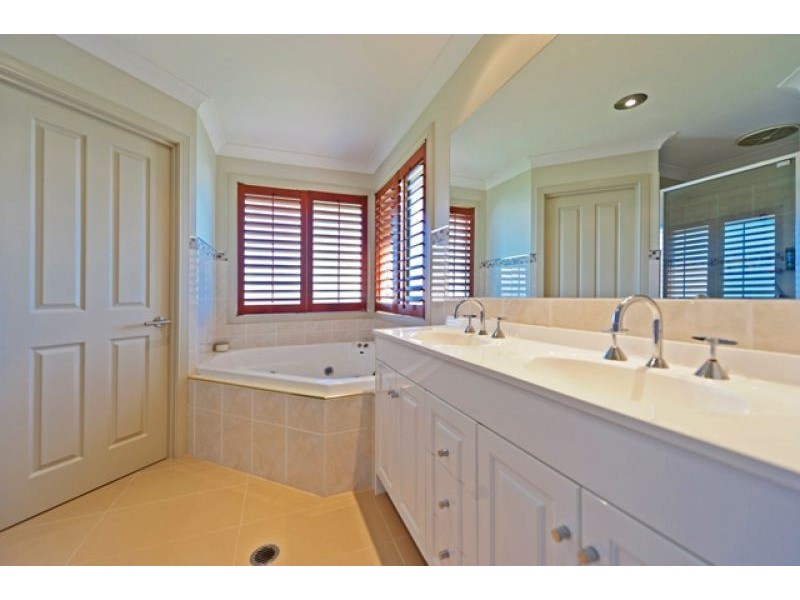 21 Oystercove Prom, Helensvale QLD 4212