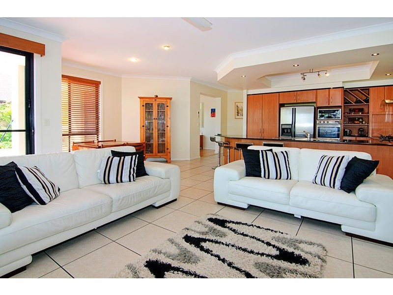 18 Eastpark Waters, Helensvale QLD 4212